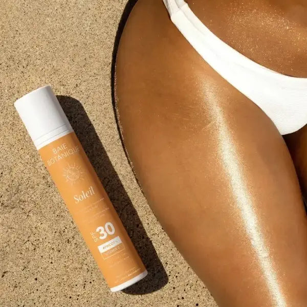 Mineral sunscreen SPF 30 applied on skin with natural glow finish